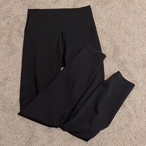 Lulu Lemon sz 4 black wunder under legging